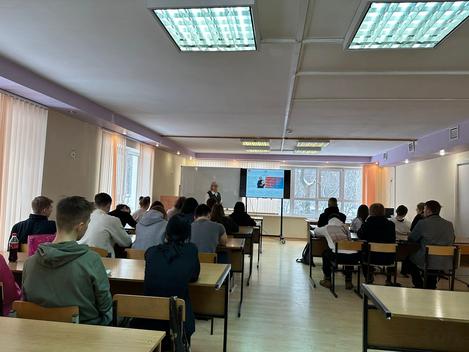 Старшеклассники Москвы в Профнавигационной школе молодежного предпринимательства